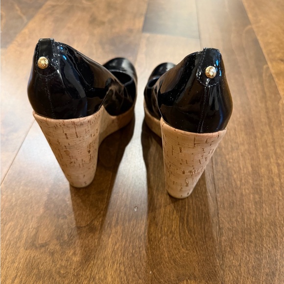 Stuart Weitzman Women's Corkswoon Wedge Pump, Black Patent, Size 8.5 M - Picture 9 of 11